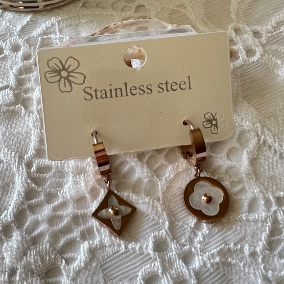 Clover Earrings NWT - Picture 6 of 6